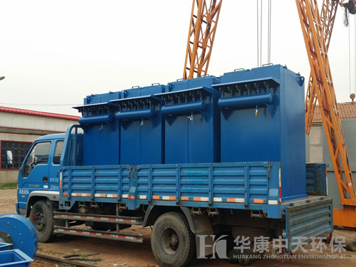 華康環保為天津攪拌站料倉生產的倉頂除塵器發貨現場